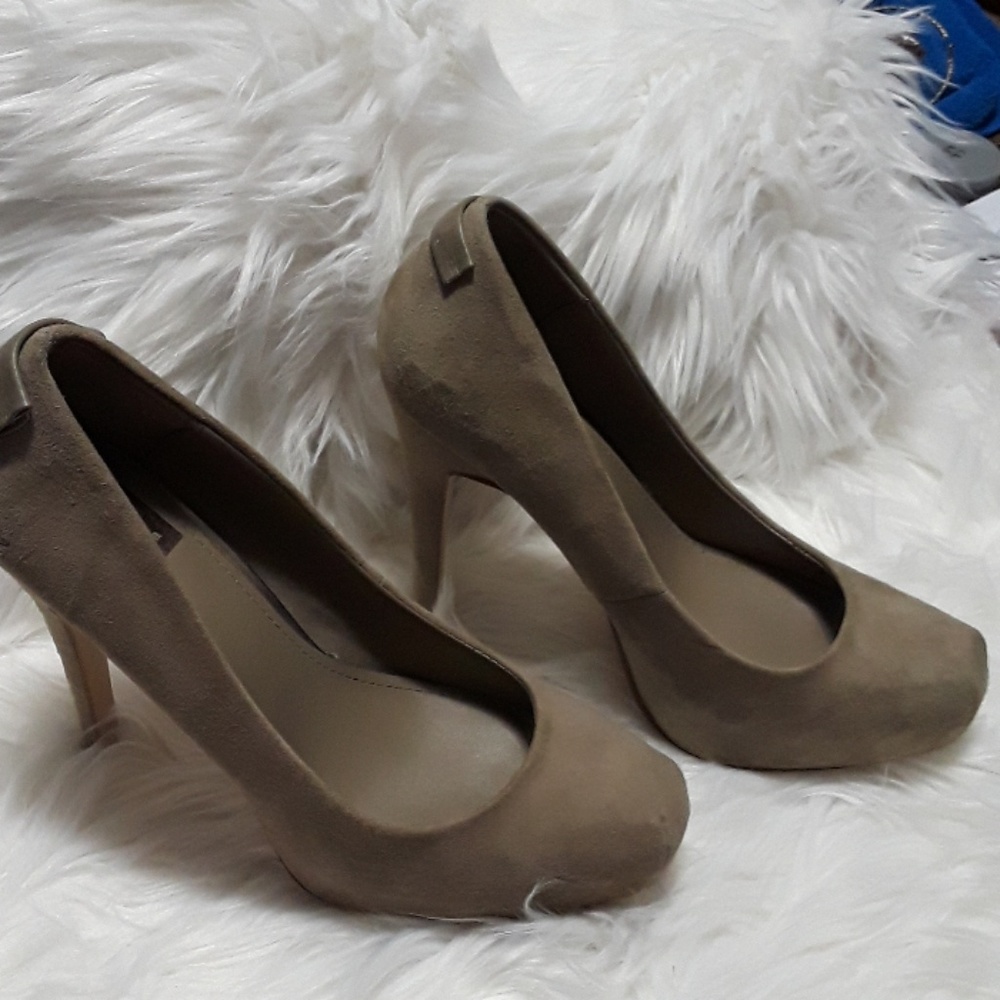 SHOES - Picture 2 of 5